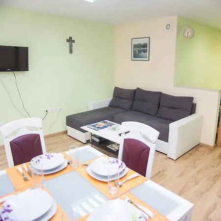 Skeja Apartman *